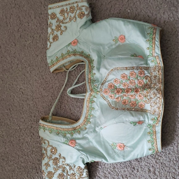 Lengha with matching purse - Picture 2 of 8